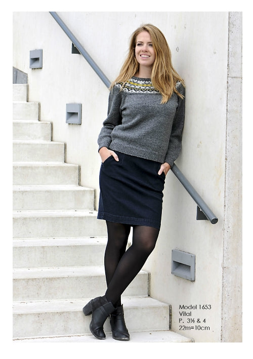 Hjertegarn - 1653 Sweater med mønster i halsen - opskrift